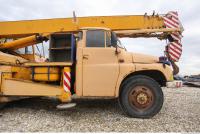 vehicle crane old 0025